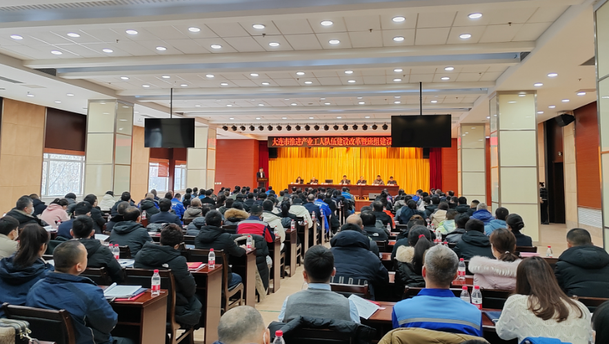 【喜报】热烈祝贺任建弟同志荣获“大连市2021-2022年度企业优秀班组长”称号!